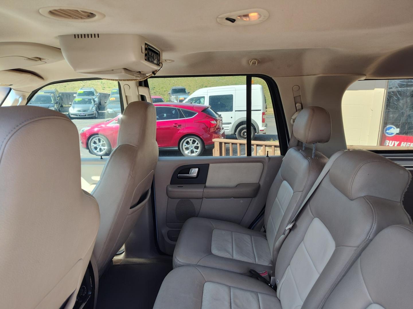 2003 White Ford Expedition Eddie Bauer 4WD (1FMPU18LX3L) with an 5.4L V8 SOHC 16V engine, 4-Speed Automatic Overdrive transmission, located at 5700 Curlew Drive, Norfolk, VA, 23502, (757) 455-6330, 36.841885, -76.209412 - Photo#9